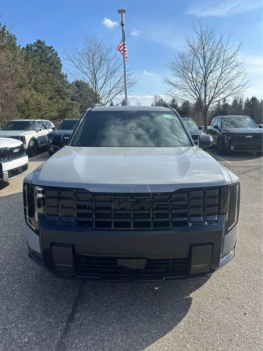 2027 Kia Telluride - Image 2 of 15