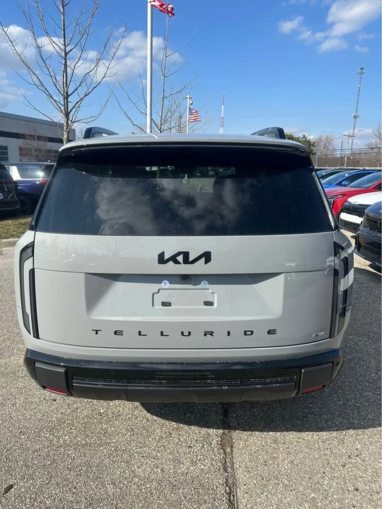 2027 Kia Telluride - Image 5 of 15