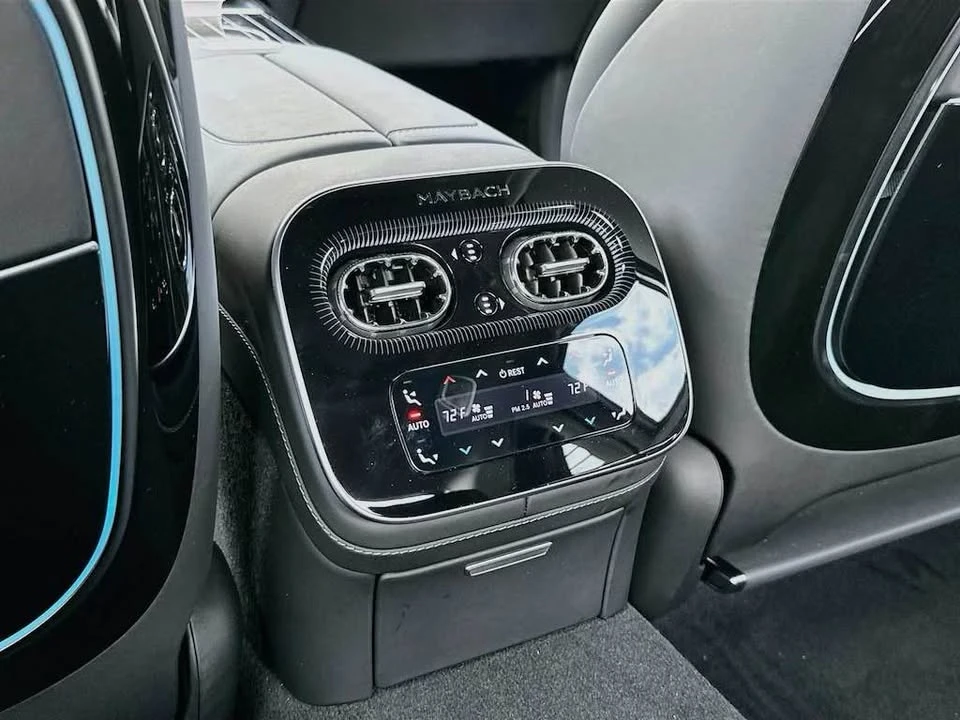 2027 Maybach - Image 17 of 18