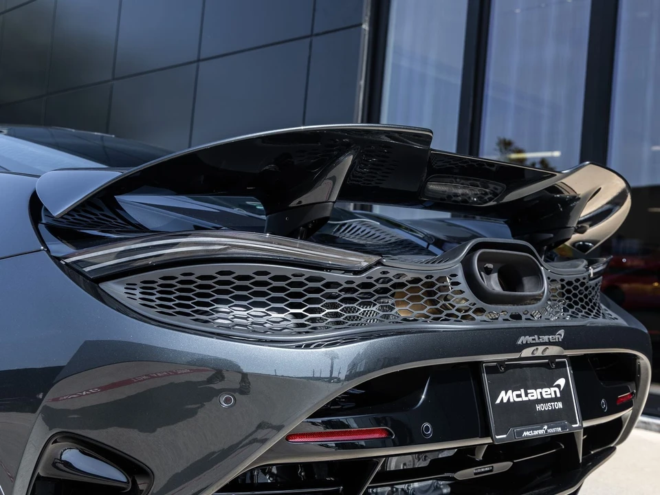 2027 McLaren 750S Coupe - Image 16 of 31