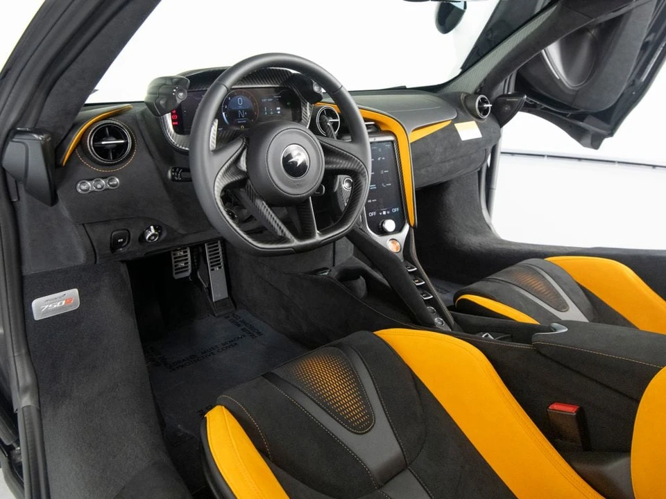 2027 McLaren 750S - Image 16 of 31