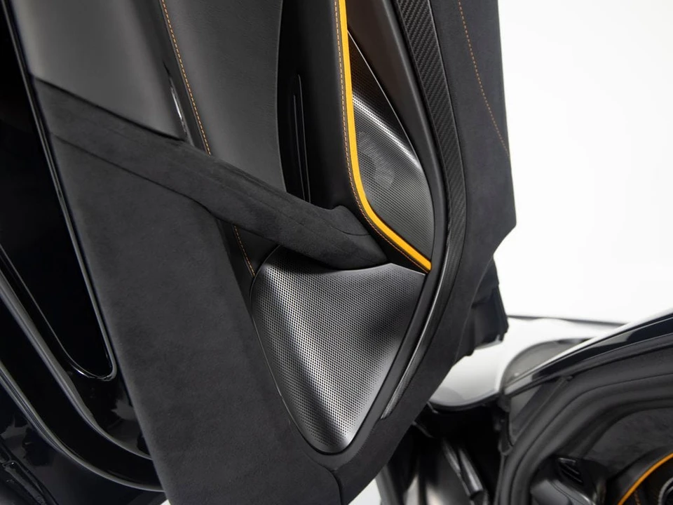 2027 McLaren 750S - Image 13 of 31