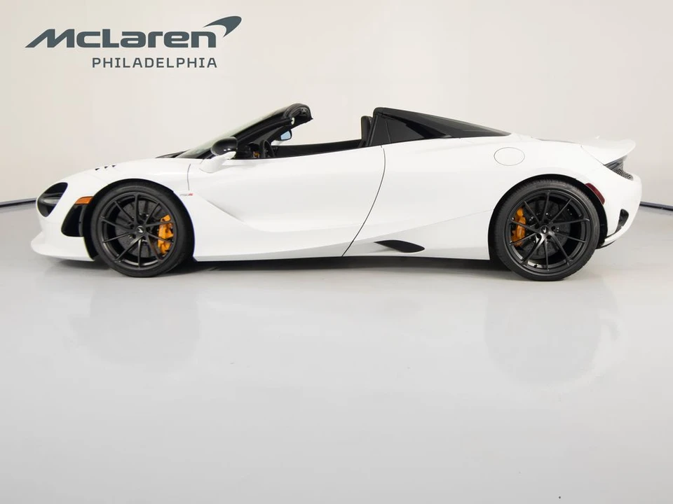 2027 McLaren 750S - Image 9 of 31