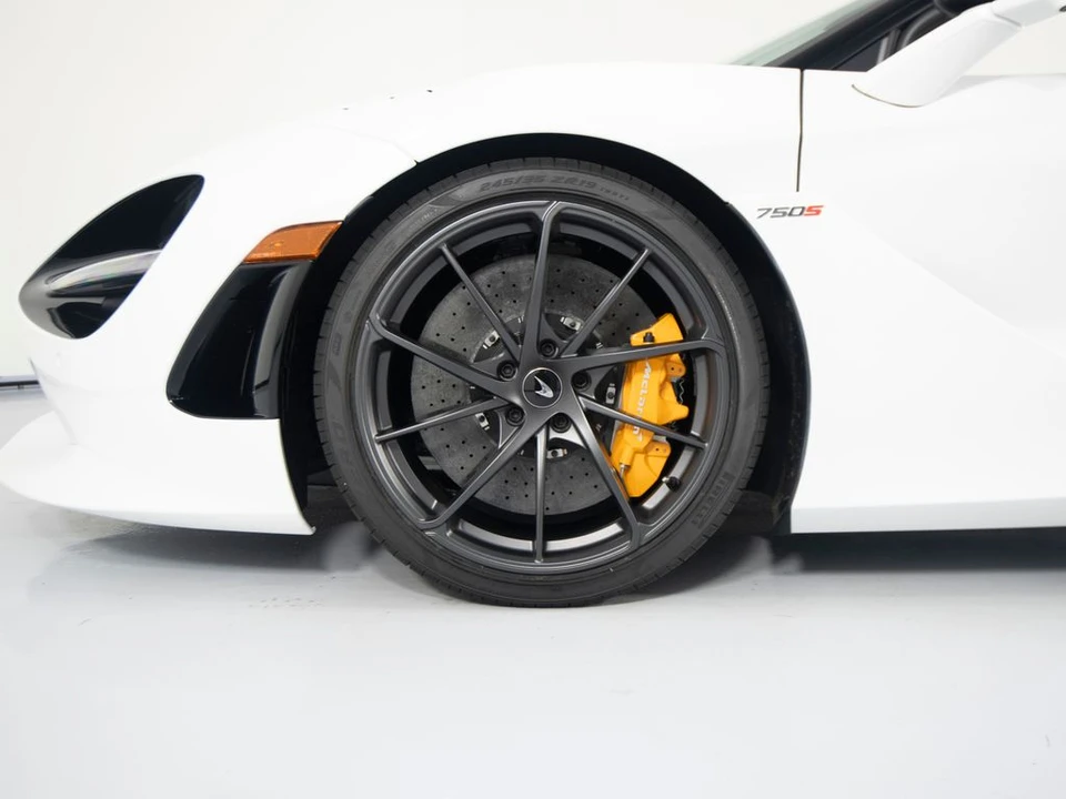 2027 McLaren 750S - Image 10 of 31