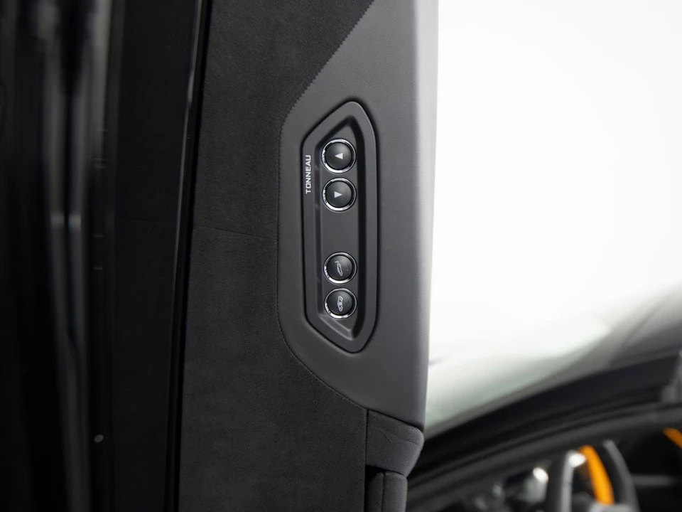 2027 McLaren 750S - Image 12 of 31