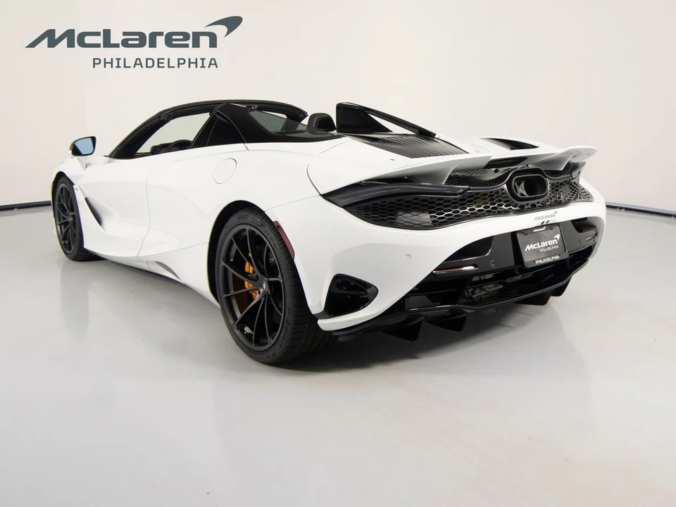 2027 McLaren 750S - Image 8 of 31