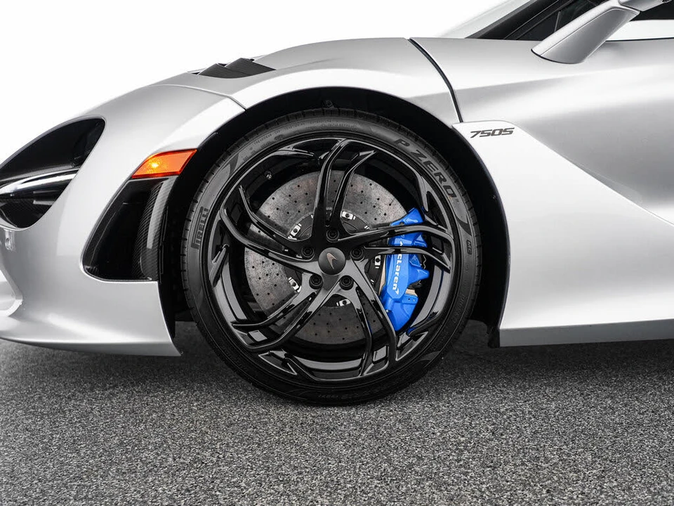 2027 McLaren 750S Coupe - Image 15 of 31
