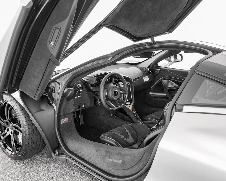 2027 McLaren 750S Coupe - Image 22 of 31
