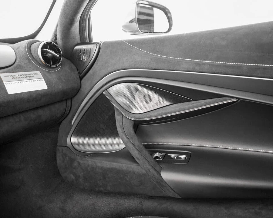2027 McLaren 750S Coupe - Image 11 of 31