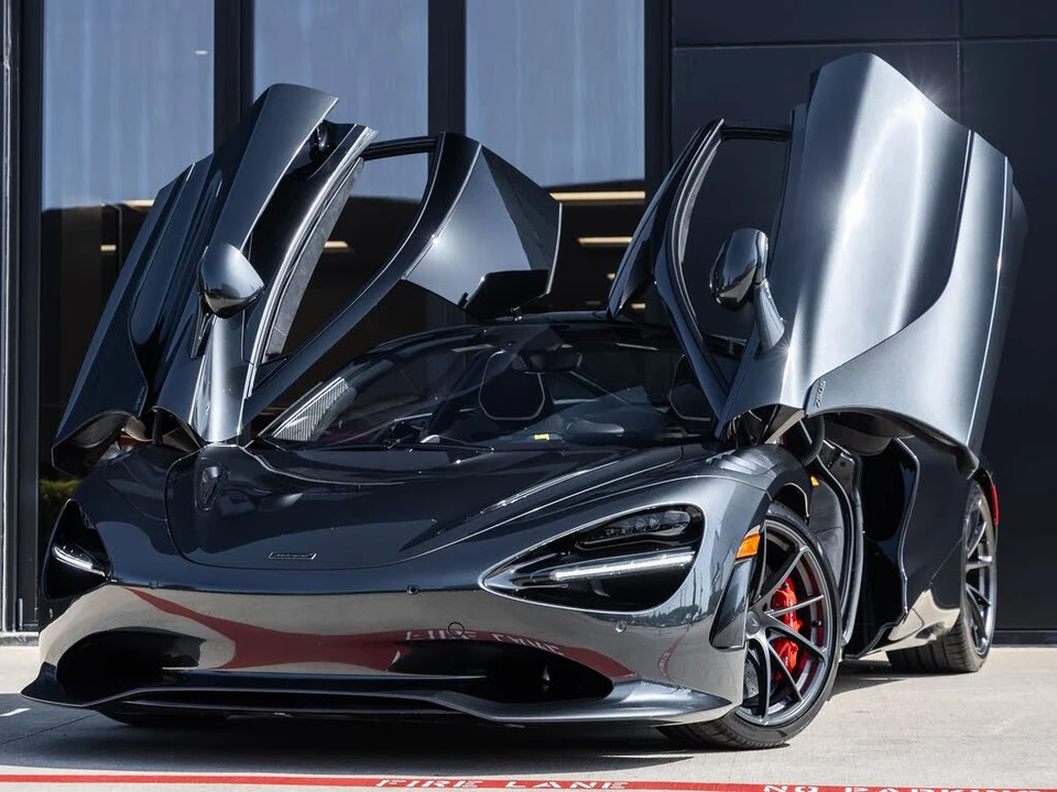 2027 McLaren 750S Coupe - Image 2 of 31
