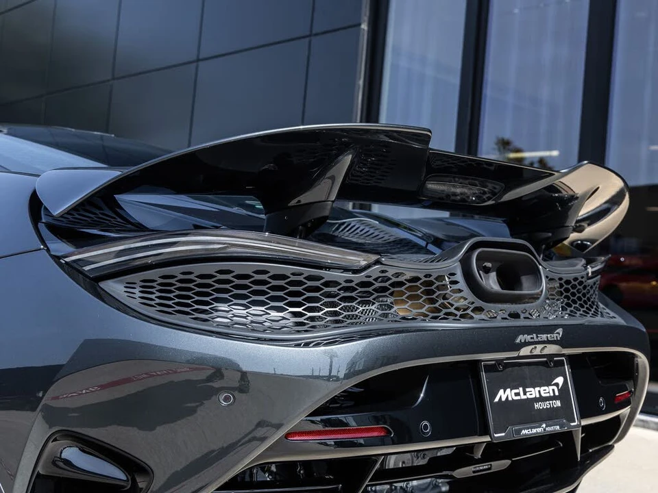 2027 McLaren 750S Coupe - Image 16 of 31