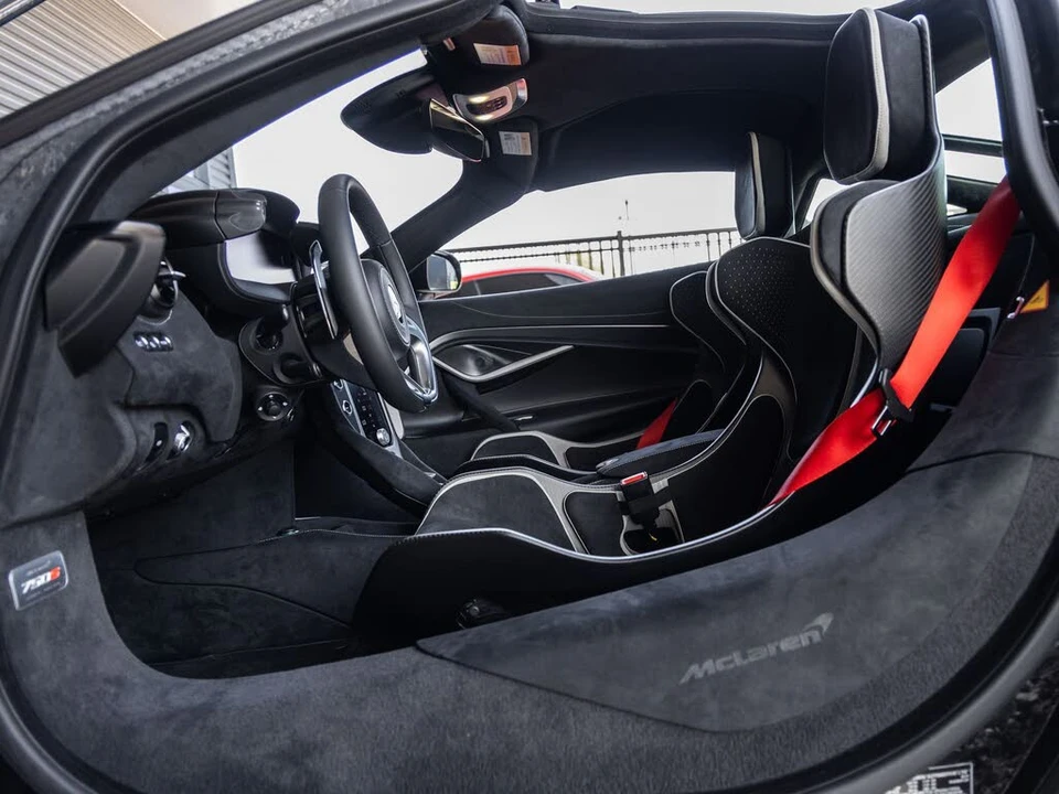 2027 McLaren 750S Coupe - Image 28 of 31