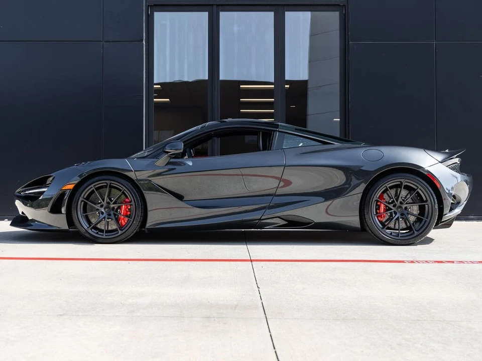 2027 McLaren 750S Coupe - Image 10 of 31