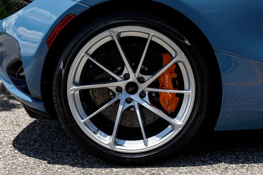 2027 McLaren 750S Coupe - Image 16 of 31