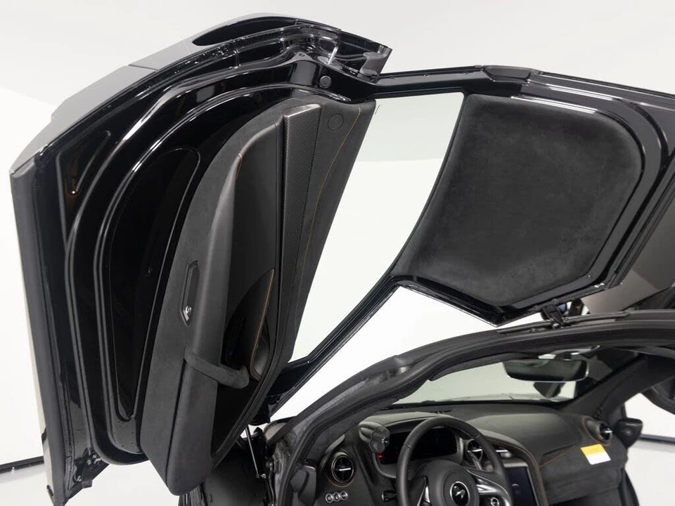 2027 McLaren 750S Coupe - Image 10 of 31