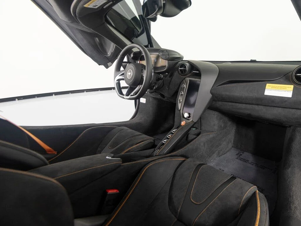 2027 McLaren 750S Coupe - Image 26 of 31
