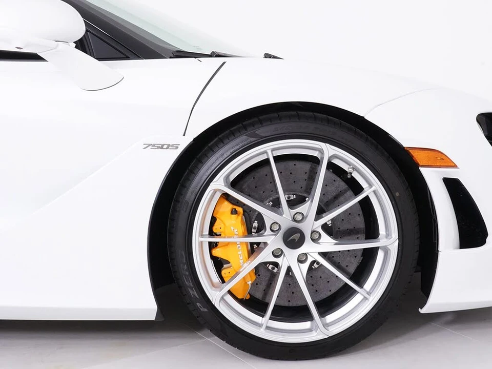 2027 McLaren 750S Coupe - Image 16 of 29