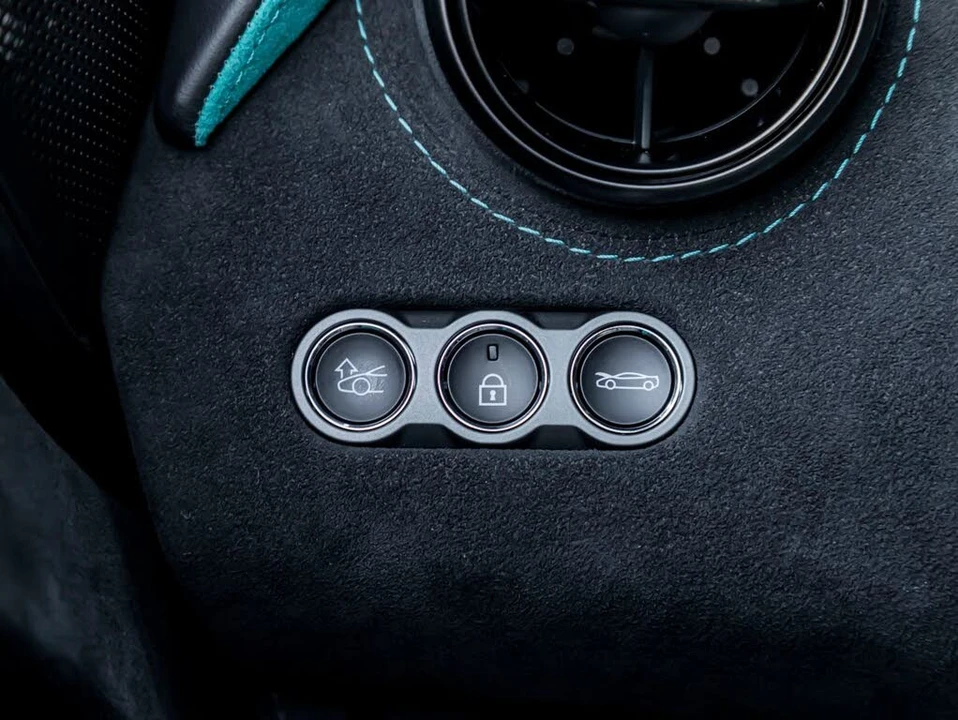 2027 McLaren 750S Coupe - Image 24 of 31