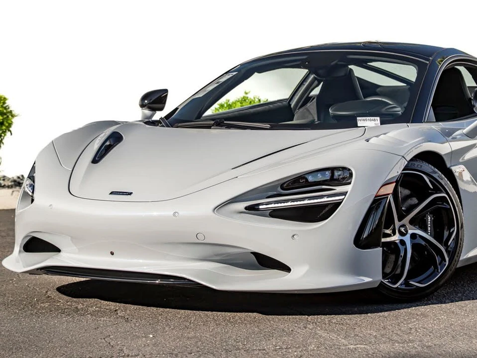2027 McLaren 750S Coupe - Image 2 of 31