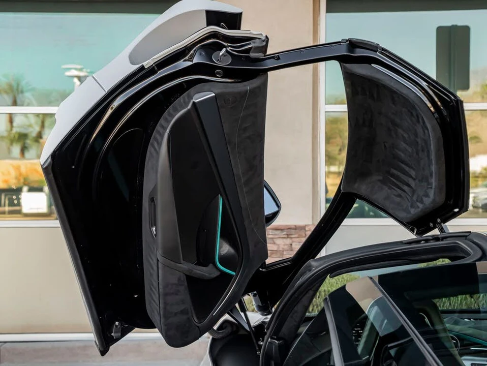 2027 McLaren 750S Coupe - Image 15 of 31