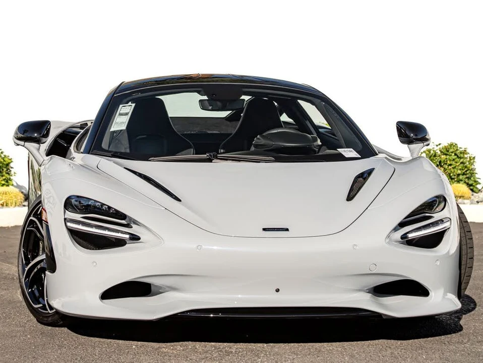 2027 McLaren 750S Coupe - Image 4 of 31