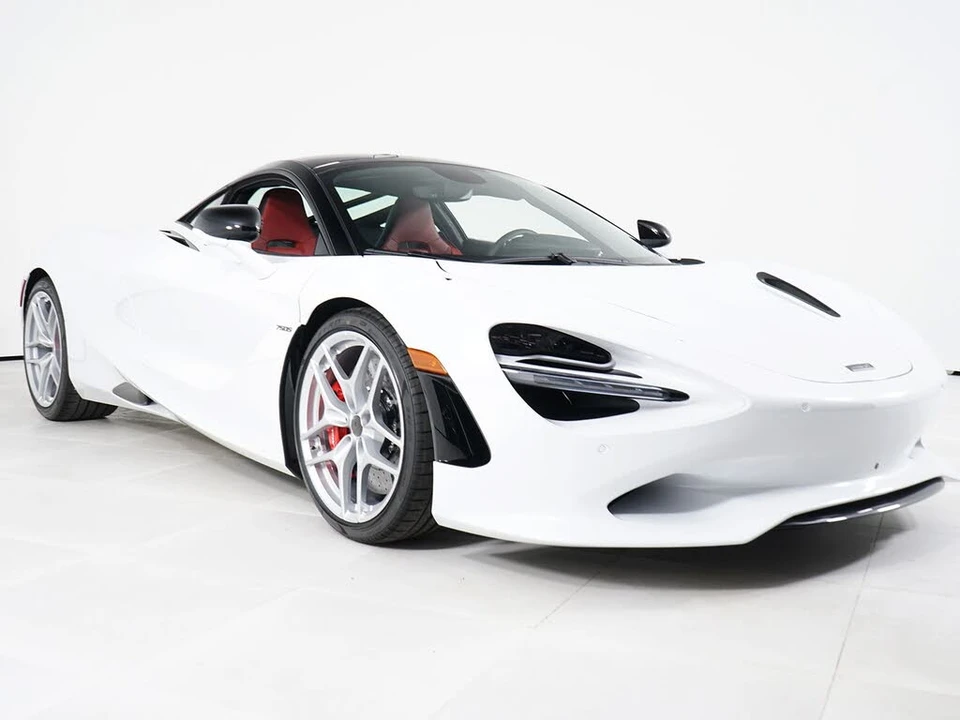 2027 McLaren 750S Coupe - Image 17 of 28