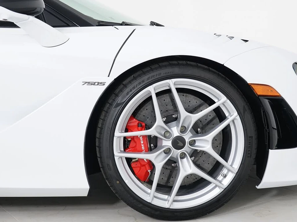 2027 McLaren 750S Coupe - Image 16 of 28