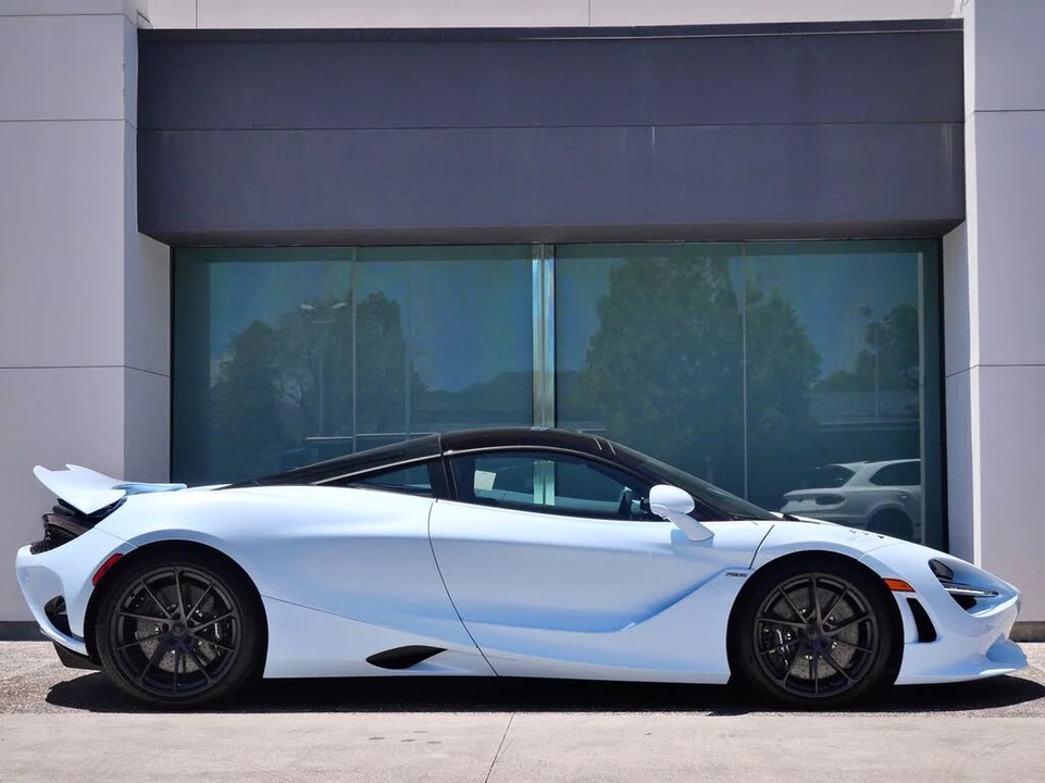 2027 McLaren 750S Coupe - Image 3 of 28