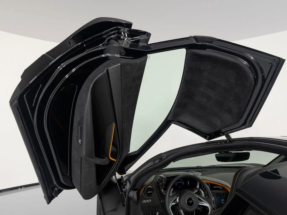 2027 McLaren 750S Coupe - Image 10 of 31