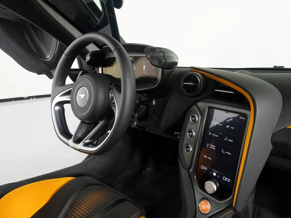 2027 McLaren 750S Coupe - Image 29 of 31