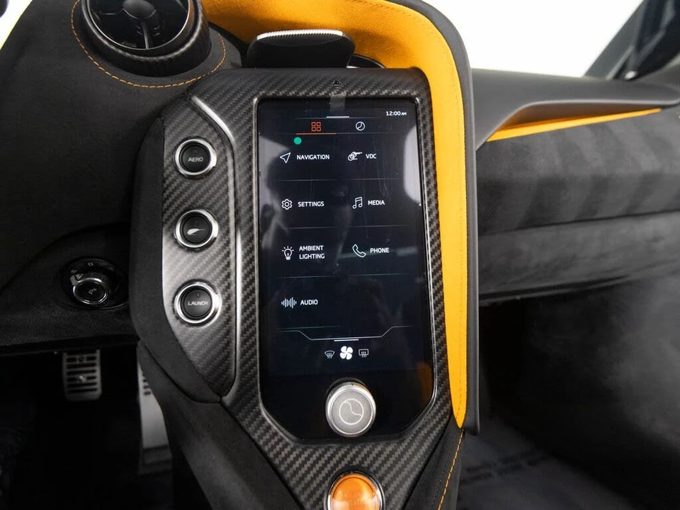 2027 McLaren 750S Coupe - Image 24 of 31