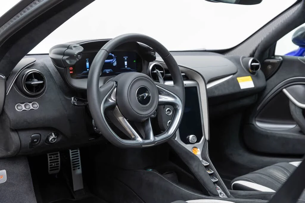2027 McLaren 750S Coupe - Image 2 of 31