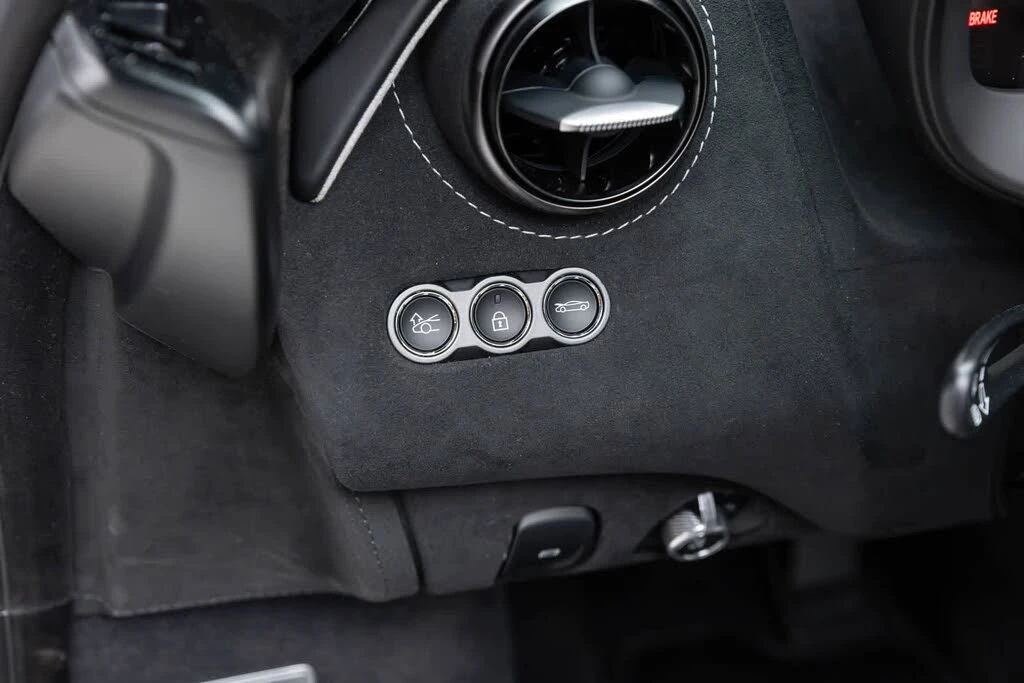 2027 McLaren 750S Coupe - Image 25 of 31