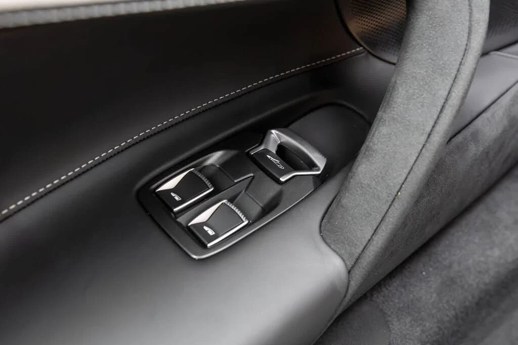 2027 McLaren 750S Coupe - Image 31 of 31