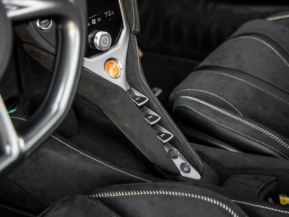 2027 McLaren 750S Coupe - Image 27 of 31