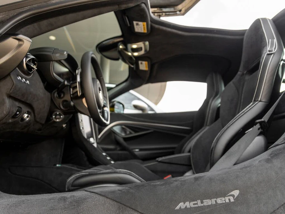 2027 McLaren 750S Coupe - Image 24 of 31