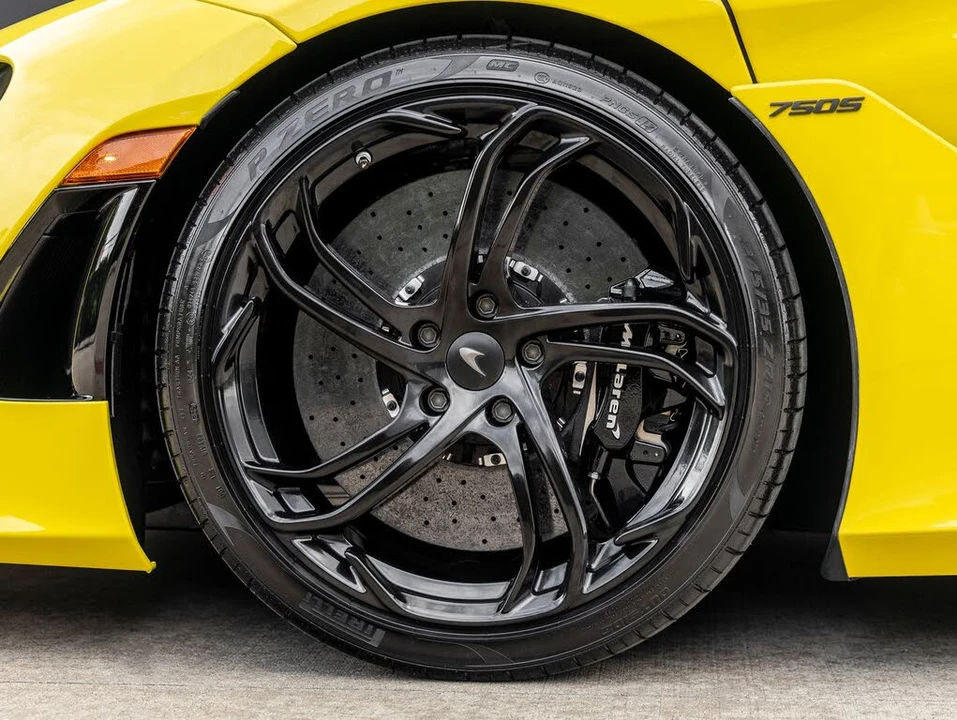 2027 McLaren 750S Coupe - Image 17 of 31