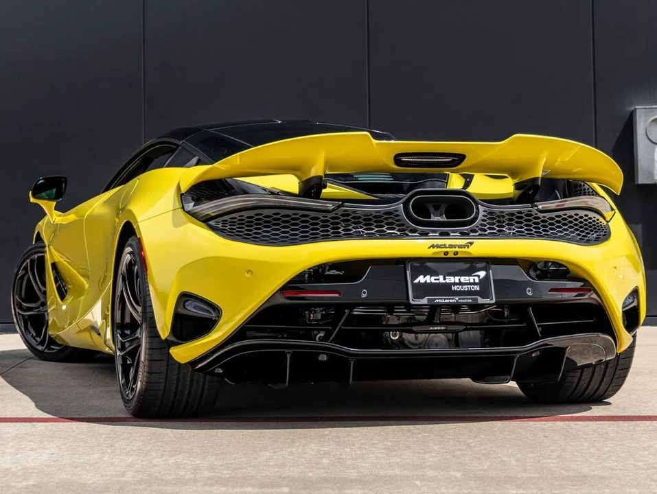 2027 McLaren 750S Coupe - Image 7 of 31