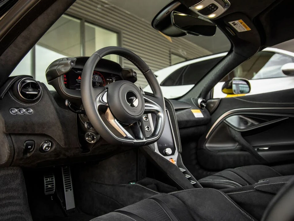 2027 McLaren 750S Coupe - Image 26 of 31