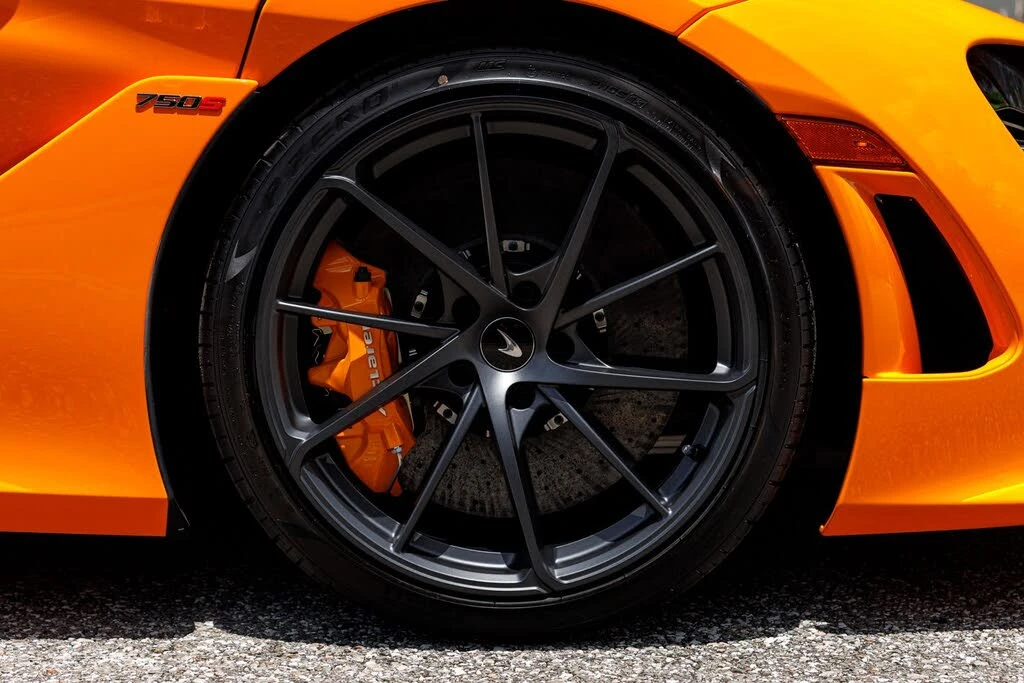 2027 McLaren 750S Coupe - Image 15 of 31