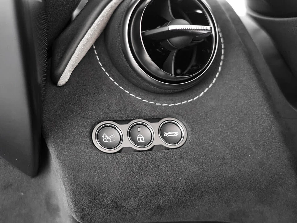 2027 McLaren 750S Coupe - Image 18 of 31