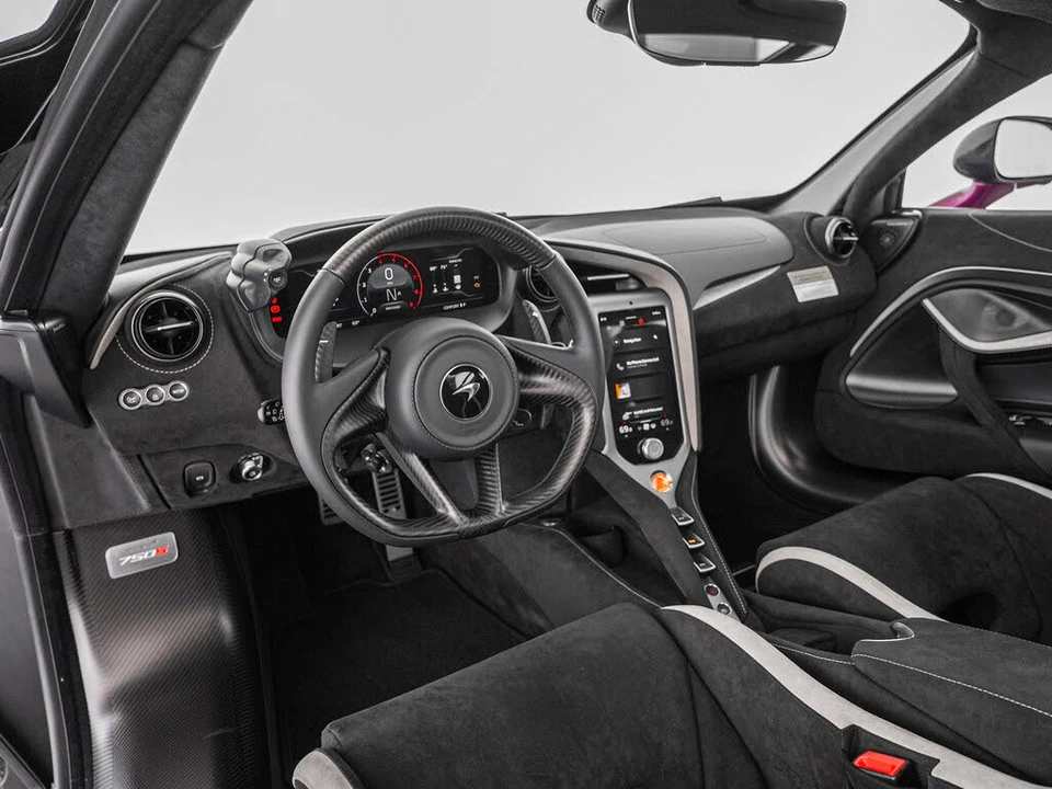 2027 McLaren 750S Coupe - Image 16 of 31