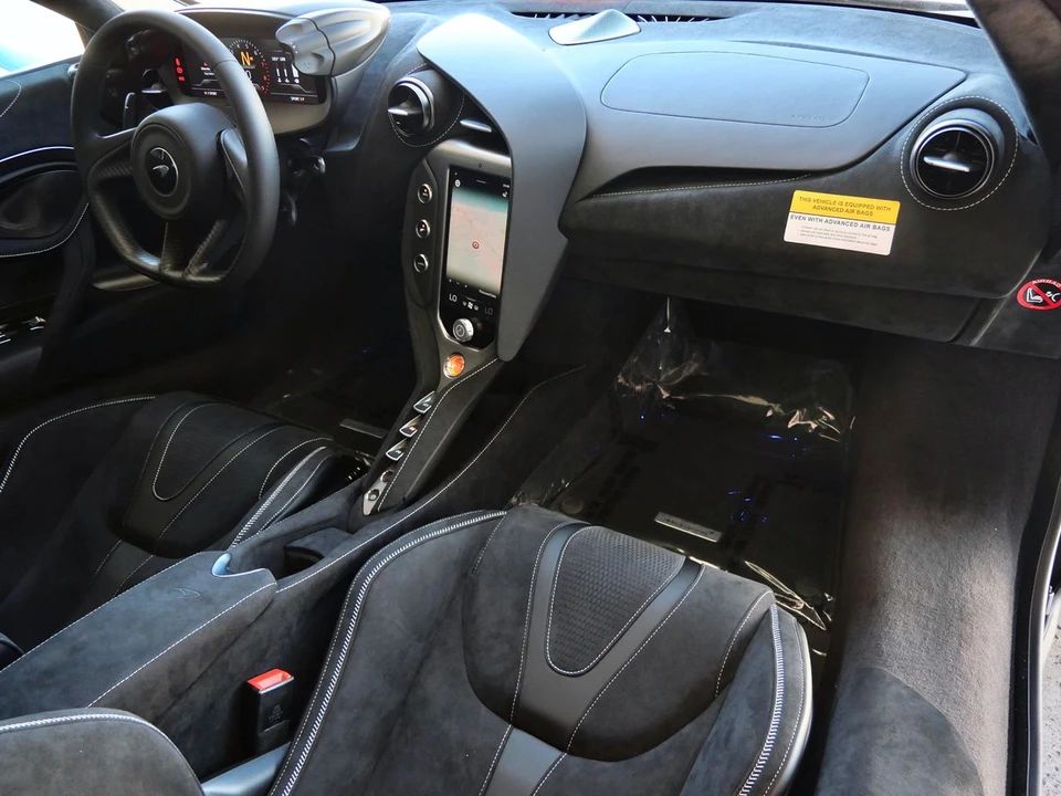 2027 McLaren 750S Coupe - Image 10 of 28