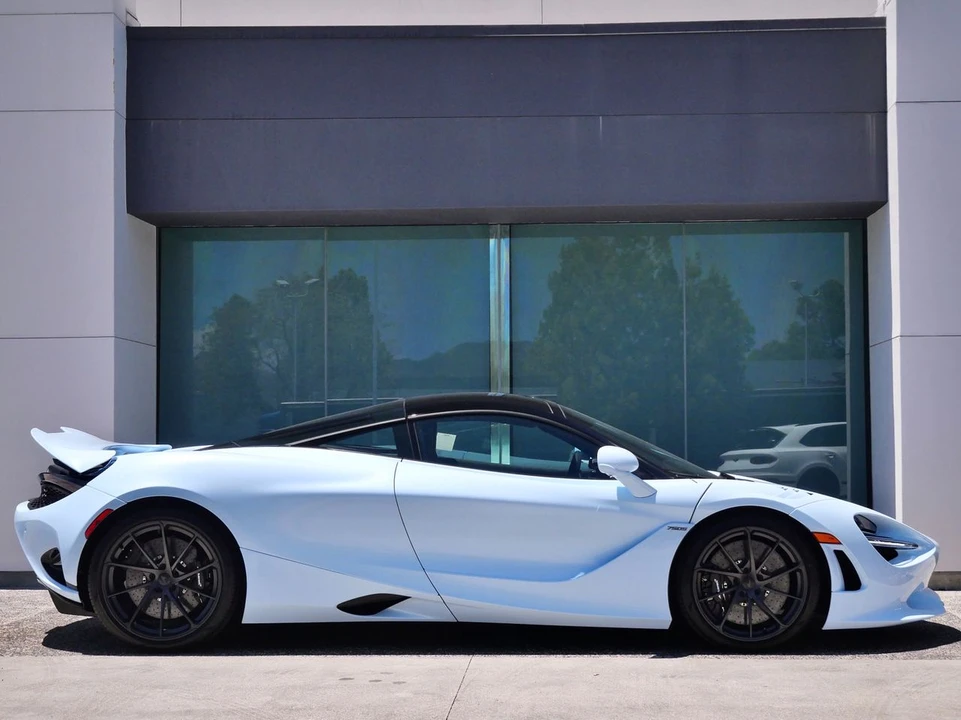 2027 McLaren 750S Coupe - Image 3 of 28