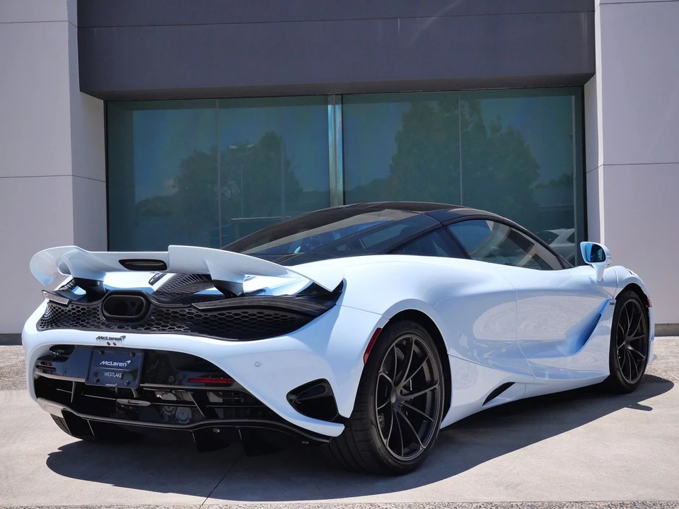2027 McLaren 750S Coupe - Image 4 of 28