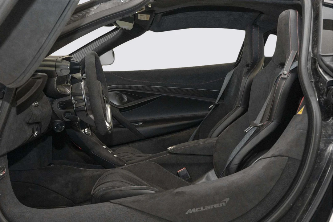 2027 McLaren 750S - Image 15 of 31