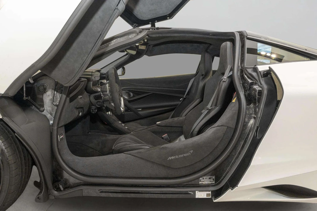 2027 McLaren 750S - Image 14 of 31
