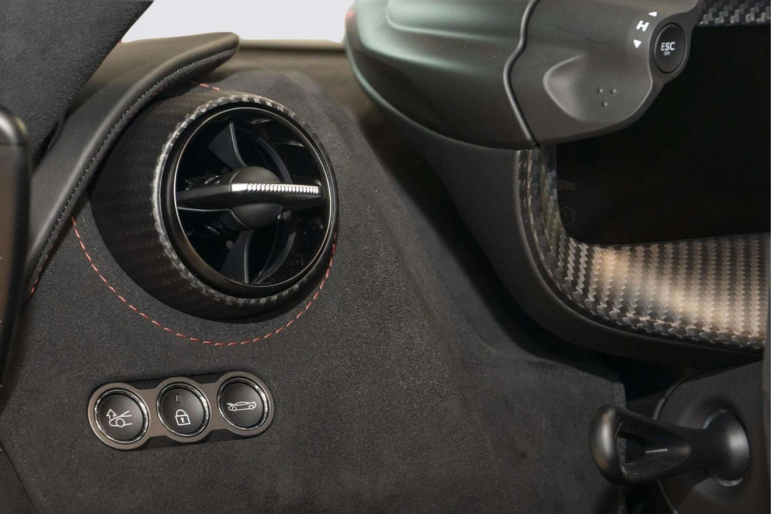 2027 McLaren 750S - Image 29 of 31