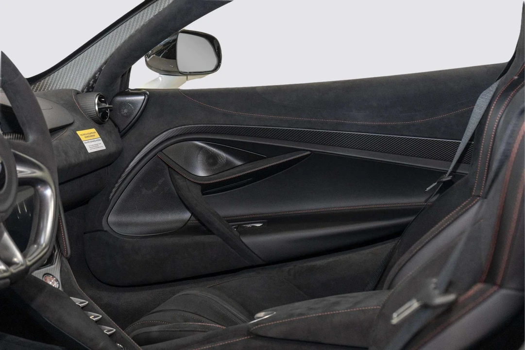 2027 McLaren 750S - Image 16 of 31