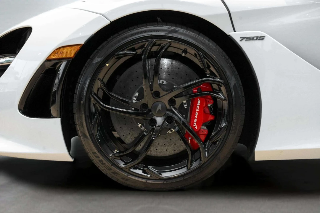 2027 McLaren 750S - Image 9 of 31